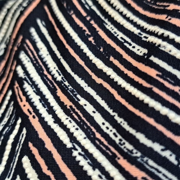 Expresso Swirl Print Top Cold Shoulder Size 2X - Picture 8 of 10